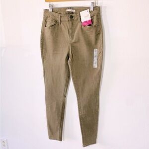 NWT - SO Women’s High-Rise Jeggings (Olive Green, 11/30W)